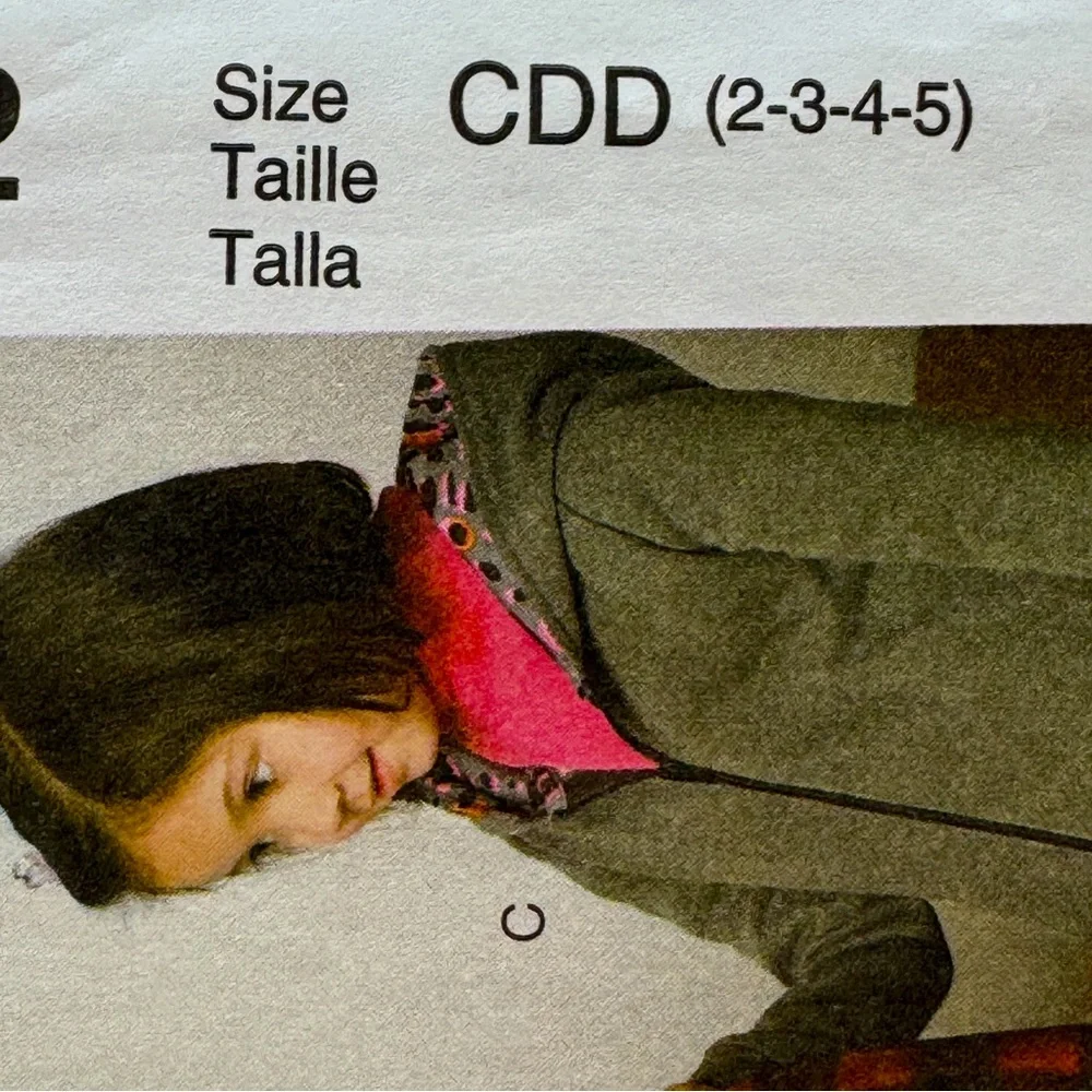 McCall's M6782 Easy Knits Uncut Sewing Pattern (Childs 2-3-4-5)